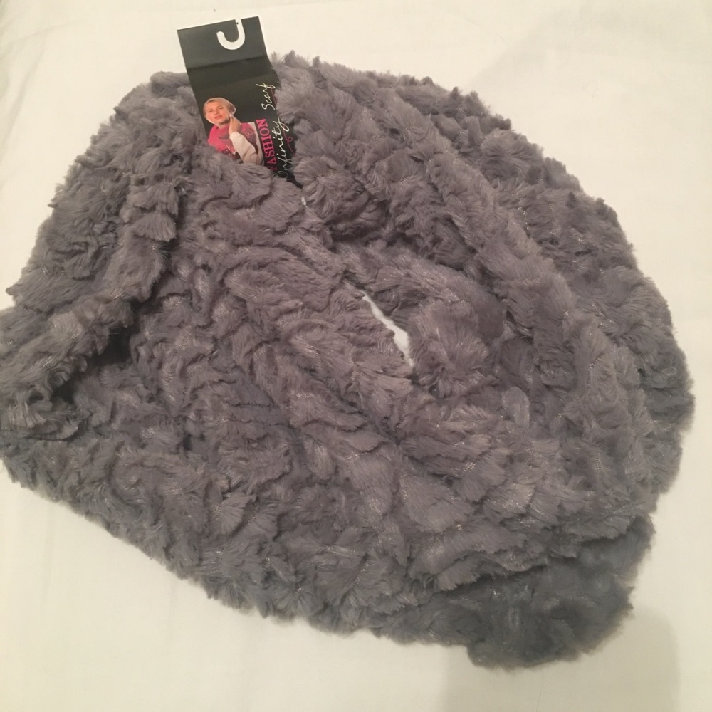gray women’s fuzzy scarf